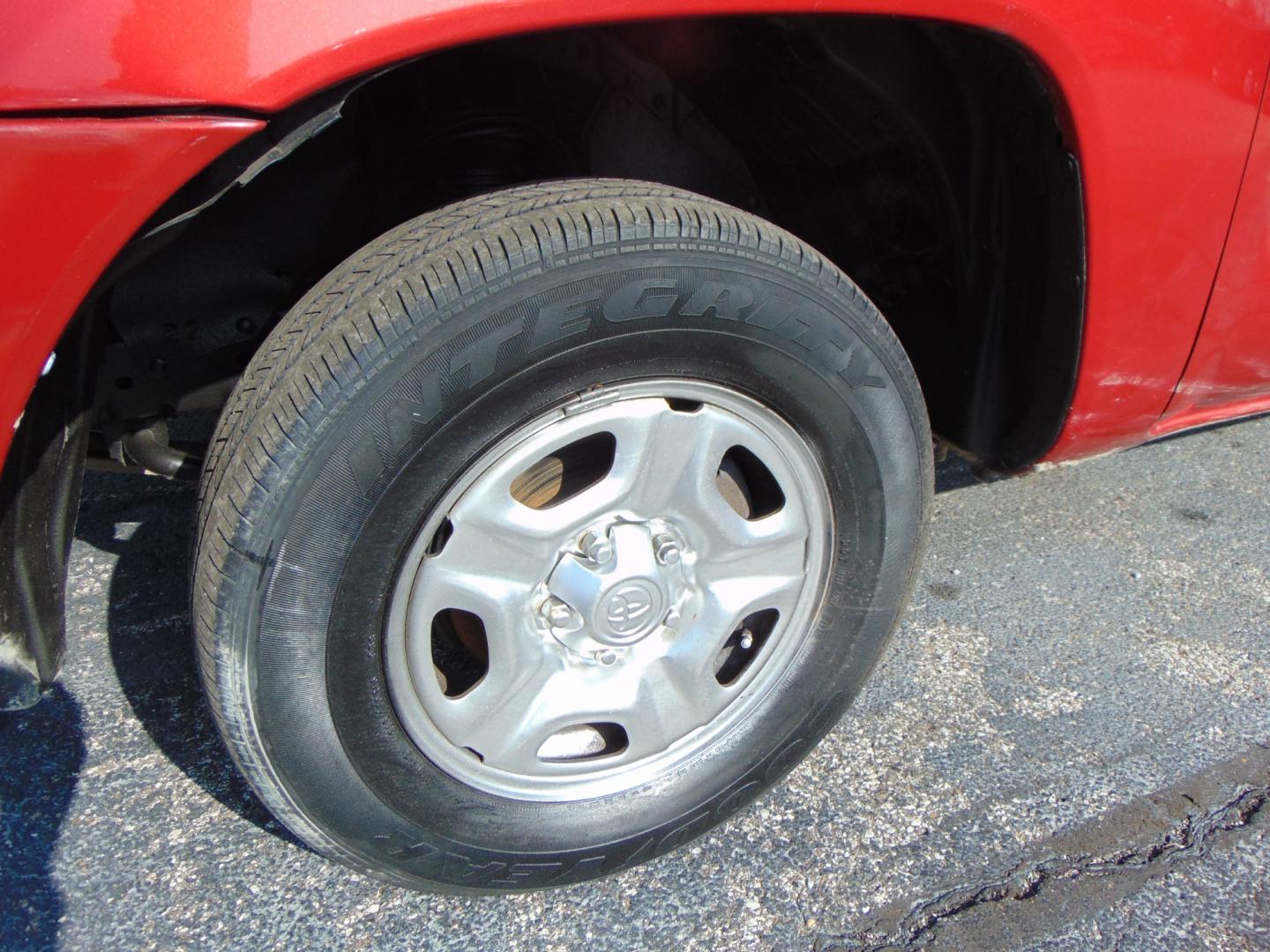 2009 Red Toyota Tacoma Access Cab (5TETX22N49Z) with an 4-Cyl 2.7 Liter engine, Manual, 5-Spd w/Overdrive transmission, located at 2105 Dixie Hwy, Louisville, KY, 40210, (502) 772-3333, 38.220932, -85.795441 - Photo#1